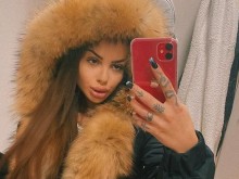 Сузанита се фука с телефон за 2 бона