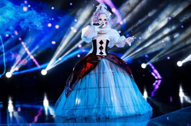 Принцесата от Маскираният певец смята, че зад костюма на мистериозния