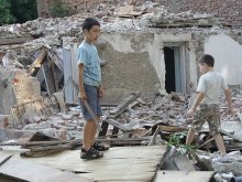 Безхаберие на строител излага на риск детски животи