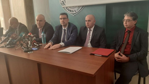 На извънреден брифинг дадоха подробности за жестоко убийство в Бургас! Претърсиха ез. Вая