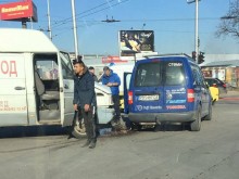 Катастрофа между два фирмени автомобила в Пловдив