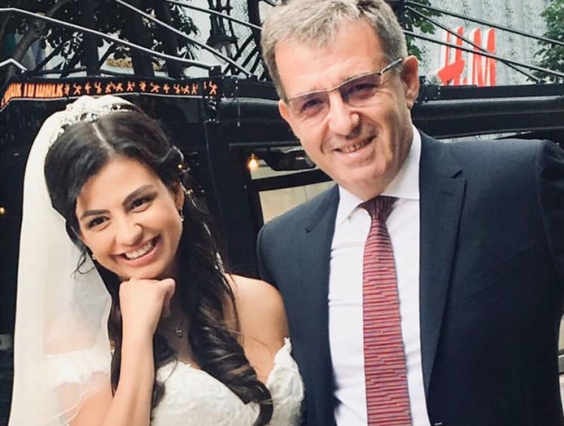 Репортерката на На кафе  Деси Цонева стяга втора сватба с бащата