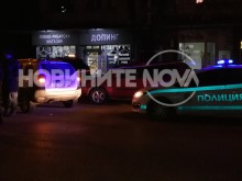 Мъж, който искал да "хване гората", намушка охранител и минувач