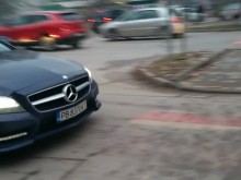 Брутален шофьор щеше да прегази хора на пешеходна пътека! Пловдивската полиция е на ход!