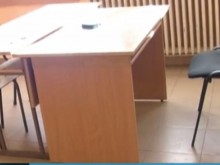 Трагедията в наше училище: Момичето издъхнало пред дъската на стола на учителя, камери заснели всичко!