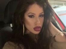 Новата "Мис България" се намърда при Слави