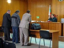 Продължават делата срещу мъжа, стрелял по спрели пред дома му хора