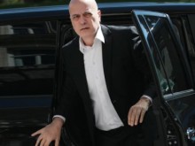 Слави попиля екипа си след гафа с новата партия