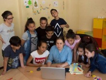 Благотворителен коледен базар в ОУ "Димчо Дебелянов" събира средства за дарителска кампания на УМБАЛ "Свети Георги“