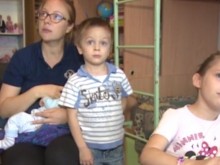Вече 17 години отказват българско гражданство на многодетна майка