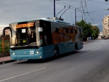 Шофьор счупи чистачките на тролей, изнервен от бавното му движение!