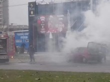 Автомобил с газова уредба се запали в движение пред известно заведение в Пловдив!