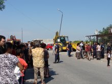 Иван Тотев бута постройки в "Столипиново", роми заплашват, че няма да гласуват за него