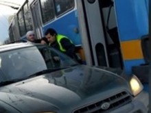 Шофьори на тролей и автомобил се сбиха в София