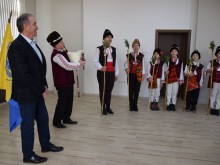 Коледари поздравиха кмета на Асеновград 