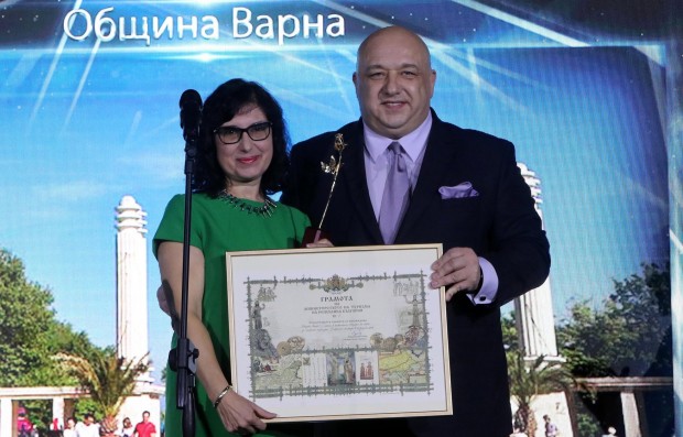 Министърът на младежта и спорта Красен Кралев връчи награда за