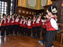 6-годишни коледари огласиха община Пловдив с празнични песни