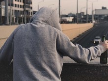 Младеж от Игнатиево похарчи служебни пари, после подлуди полицията с фалшива тревога