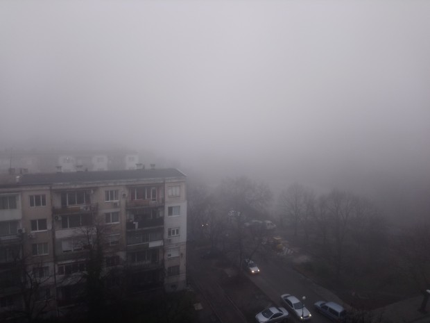 Пловдив не може да се отърве от гъстата мъгла, внимавайте!