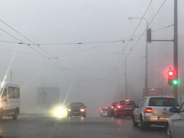 Varna24.bg Мъгла и хлъзгава настилка затрудни шофьорите във Варна тази