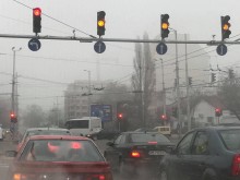 Умните светофари в Пловдив полудяха в мъглата