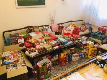 "Подари усмивка за Коледа!" - посланието на учениците и учителите от Търговската гимназия в Пловдив