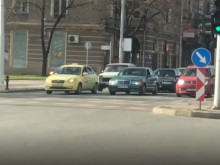 Престъпна некомпетентност! Вижте как новата организация на светофарите парализира движението в Пловдив
