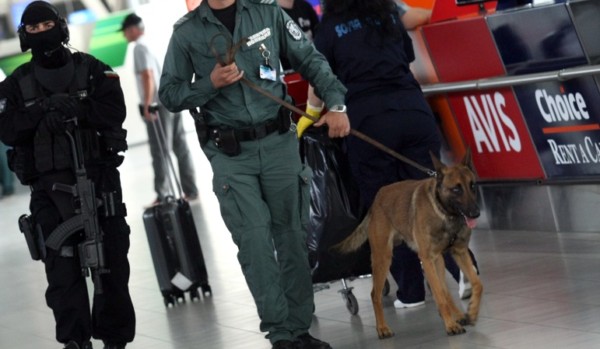 Граничен полицай беше арестуван в неделя вечерта на летище София
