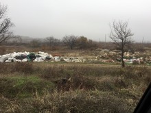 Боклуци никнат като гъби на 5 километра от Пловдив