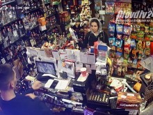 Жена стана за резил пред детето си след кокошкарска кражба
