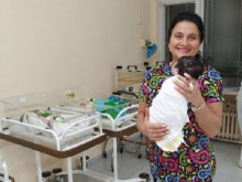 Чудо по Коледа в Пазарджик! Лекари спасиха родилка и бебето й