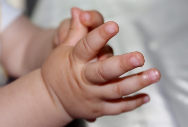 Новородено бебе почина във видинската болница на Коледа Младите родители обвиняват