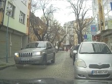 По-малко от минута - трима нагли нарушители! Обичайно ли е за Пловдив?