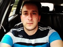 Проговори таксиджията, оставил колата си по средата на пътя заедно с клиентите вътре