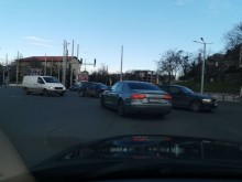 Нагло ауди вбеси шофьори в центъра на Пловдив
