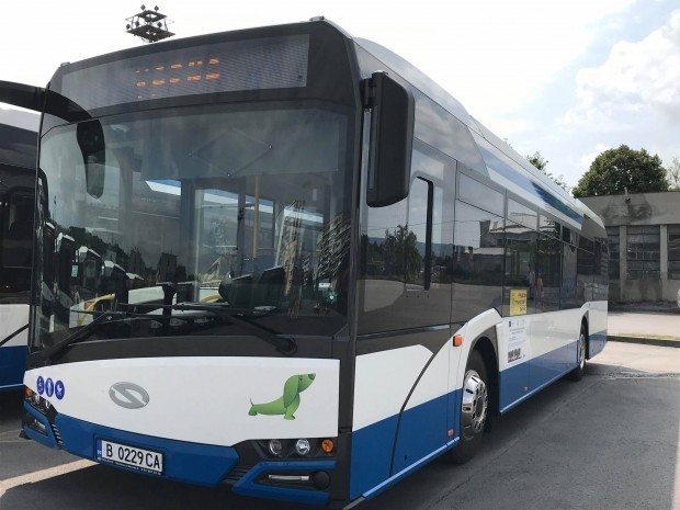 Автобуси и тролейбуси ще се движат по следния график:Автобусна линия