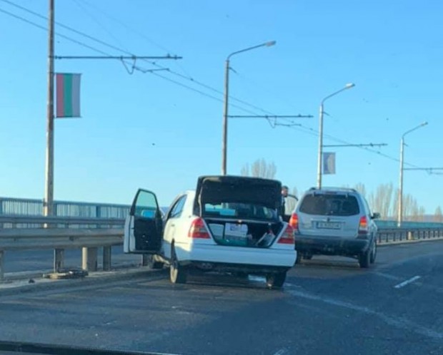 Виждам те КАТ Варна
Катастрофа затруднява движението по Аспарухов мост в посока