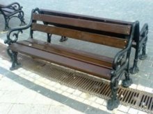 Поставят нови пейки пред блокове в "Централен"
