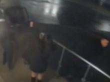 Задържаха шестима ученици, задигнали мивка и стол от варненска тоалетна