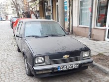 Пореден изоставен автомобил пречи на паркирането