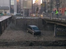 Невероятна каскада завърши в канал