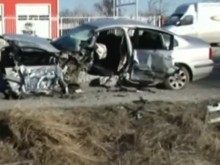 Неприятности за заспалия зад волана младеж, който вчера се блъсна челно в джип