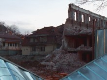 Падна стена на тютюневия склад в Пловдив