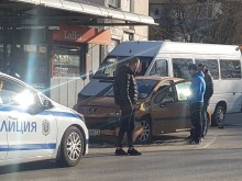Шофьорка не успя да спре заради несъобразена скорост, пострадаха две бременни жени!