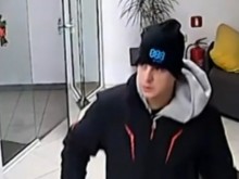 Мним служител задигна 10 лаптопа от офис