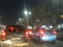 Питаме ви: По-бързо ли минавате през тези 3 кръстовища, на които сложиха секции за десен завой?