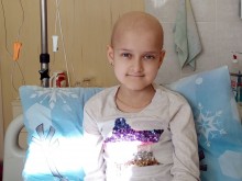 55 химиотерапии преживя 7-годишната Михаела, майката на детето с отчаян призив!