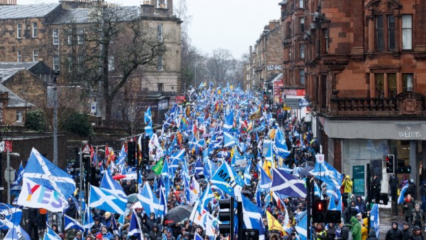 ЕПА БГНЕС
Десетки хиляди привърженици за независимост на Шотландия проведоха шествие в