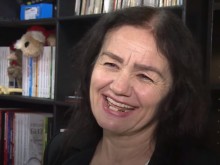 Уникалната история на Сарина, която сутрин е хигиенистка, а вечер – диджейка