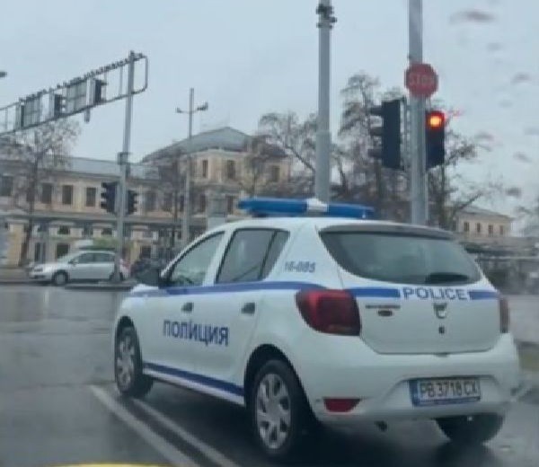 Пловдивчанин спипа полицейска кола в нарушение